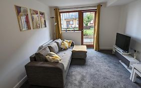 Greenhithe Flat-Kent- 20 Mins To London-Petsok